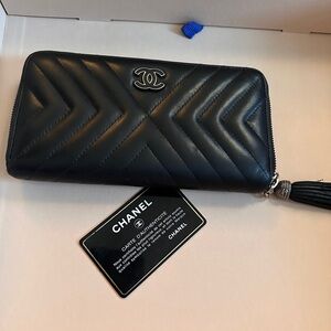 CHANEL ZIPPY WALLET IN CALFSKIN WITH ICONIC TASSEL GUNMETAL